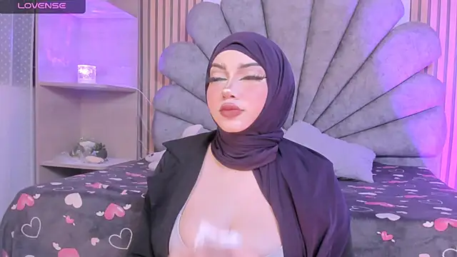 Snapshot of Amaltea chatting on 03-23-26, 04:33 Amaltea online show from 03-23-26, 04:33