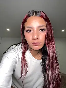 Snapshot of dolcebella chatting on 11-19-25, 04:45 dolcebella online show from 11-19-25, 04:45