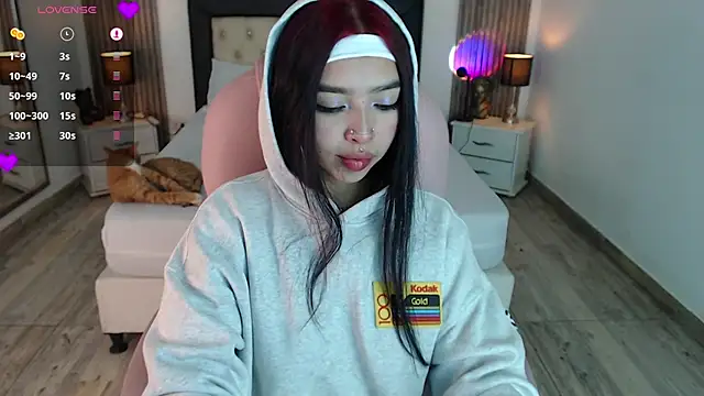 Snapshot of pettit_courtny chatting on 01-08-25, 06:20 pettit courtny online show from 01-08-25, 06:20