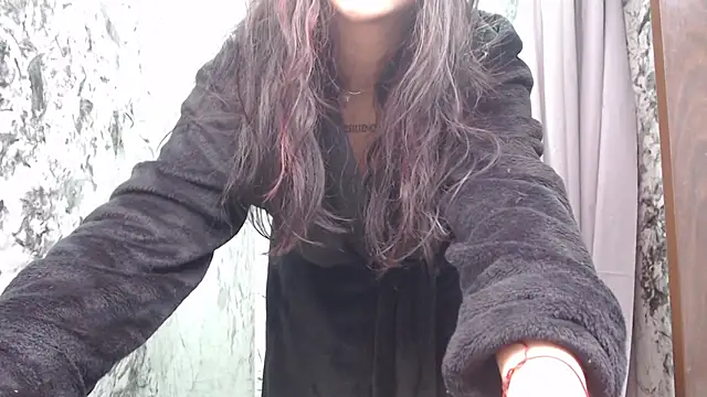 Snapshot of pettit_courtny chatting on 02-11-25, 10:39 pettit courtny online show from 02-11-25, 10:39