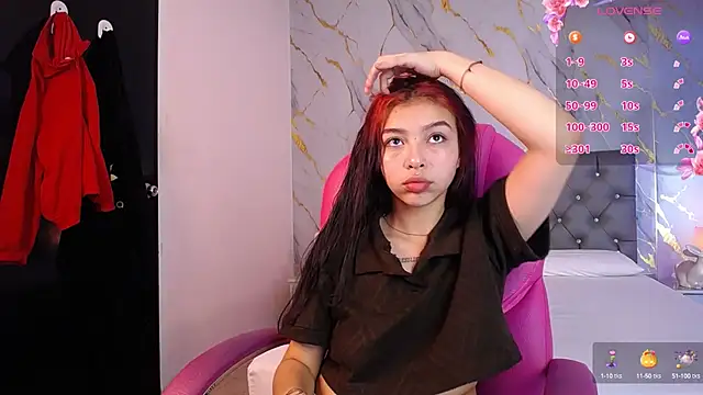 Snapshot of pettit_courtny chatting on 02-15-25, 07:39 pettit courtny online show from 02-15-25, 07:39