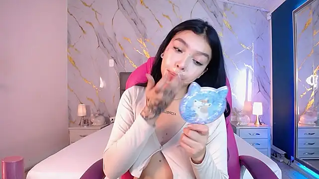 Snapshot of pettit_courtny chatting on 03-05-25, 07:49 pettit courtny online show from 03-05-25, 07:49