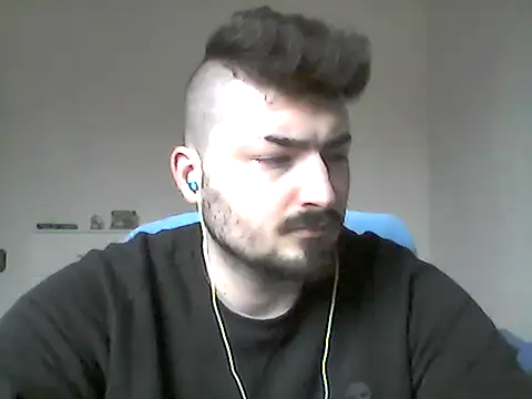 Snapshot of Hkl95555 chatting on 11-18-25, 12:42 Hkl95555 online show from 11-18-25, 12:42