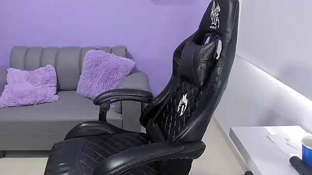 Snapshot of boomsar01 chatting on 12-21-24, 08:43 boomsar01 online show from 12-21-24, 08:43