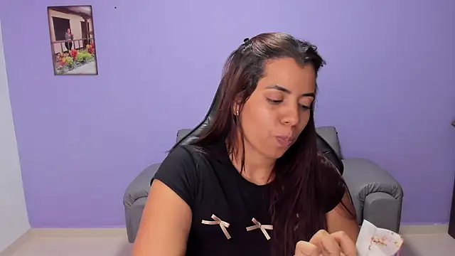 Snapshot of boomsar01 chatting on 10-19-25, 03:07 boomsar01 online show from 10-19-25, 03:07