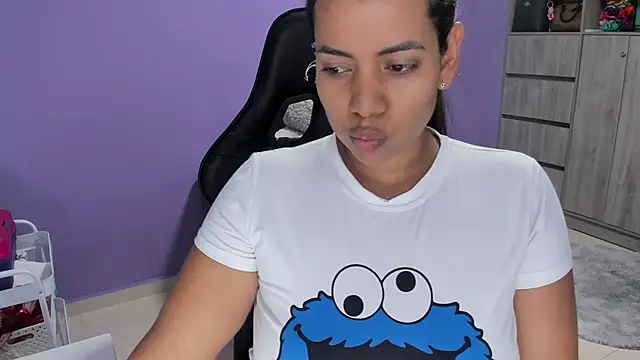 Snapshot of boomsar01 chatting on 01-17-26, 01:32 boomsar01 online show from 01-17-26, 01:32