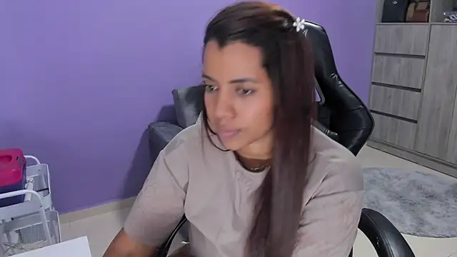 Snapshot of boomsar01 chatting on 03-08-26, 02:04 boomsar01 online show from 03-08-26, 02:04