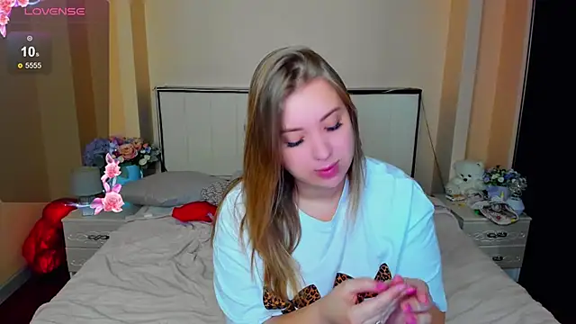 Snapshot of AlexissM chatting on 11-12-25, 03:12 AlexissM online show from 11-12-25, 03:12