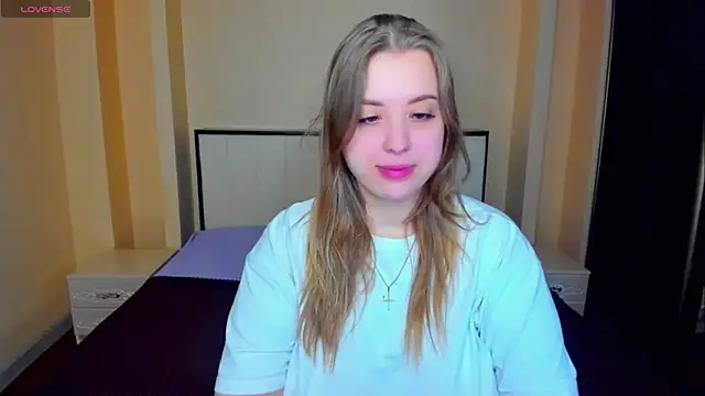 Snapshot of AlexissM chatting on 01-08-26, 03:25 AlexissM online show from 01-08-26, 03:25