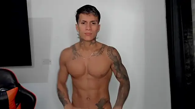 Snapshot of pettergrey1 chatting on 10-20-25, 01:28 pettergrey1 online show from 10-20-25, 01:28