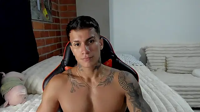 Snapshot of pettergrey1 chatting on 11-11-25, 11:05 pettergrey1 online show from 11-11-25, 11:05