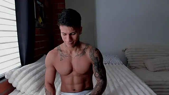 Snapshot of pettergrey1 chatting on 11-14-25, 08:07 pettergrey1 online show from 11-14-25, 08:07