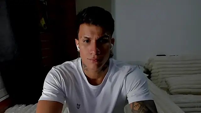 Snapshot of pettergrey1 chatting on 12-05-25, 01:36 pettergrey1 online show from 12-05-25, 01:36