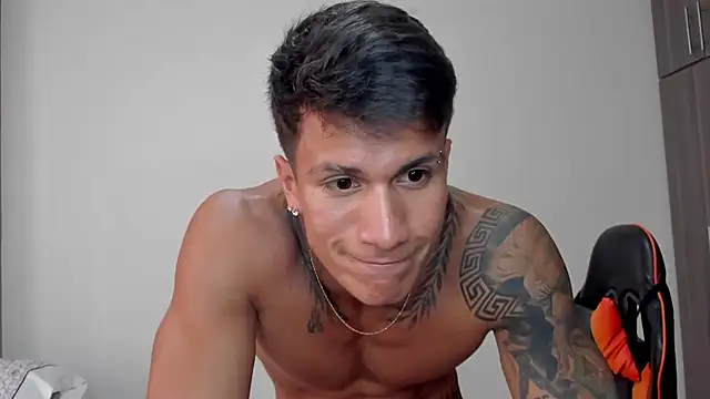 Snapshot of pettergrey1 chatting on 02-04-26, 08:25 pettergrey1 online show from 02-04-26, 08:25