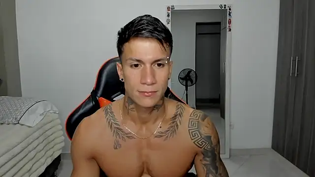 Snapshot of pettergrey1 chatting on 02-13-26, 12:12 pettergrey1 online show from 02-13-26, 12:12