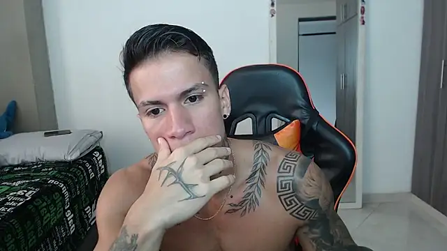 Snapshot of pettergrey1 chatting on 03-05-26, 01:18 pettergrey1 online show from 03-05-26, 01:18