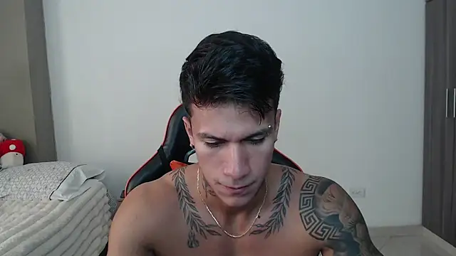 Snapshot of pettergrey1 chatting on 03-25-26, 12:11 pettergrey1 online show from 03-25-26, 12:11