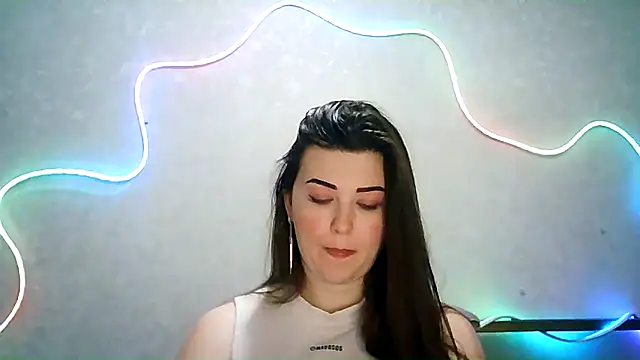 Snapshot of SeductiveTati chatting on 09-18-25, 08:22 SeductiveTati online show from 09-18-25, 08:22