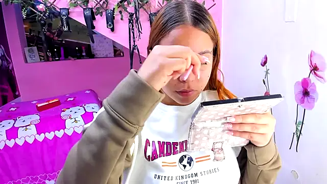 Snapshot of marcellaa303av chatting on 11-17-25, 03:01 marcellaa303av online show from 11-17-25, 03:01