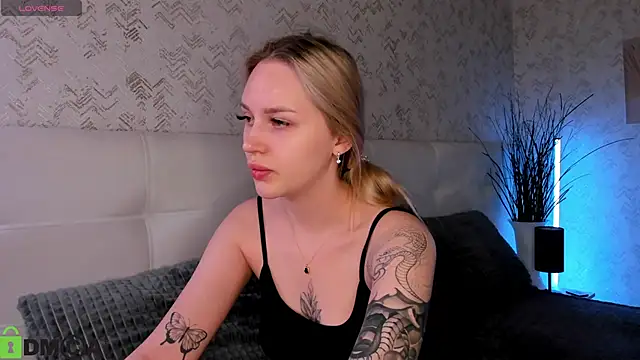 Carol  Cox online show from 10-20-25, 10:43