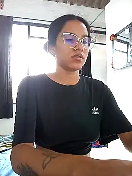 Karii-R online show from 10-18-25, 04:19