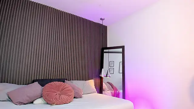 Axel brunette1 online show from 04-22-26, 08:21