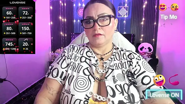 Ivonnee   online show from 04-22-26, 04:04