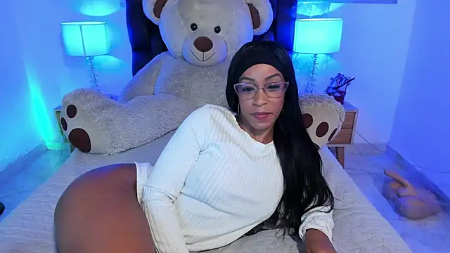 Snapshot of IsabelaRoss chatting on 12-17-24, 04:23 IsabelaRoss online show from 12-17-24, 04:23