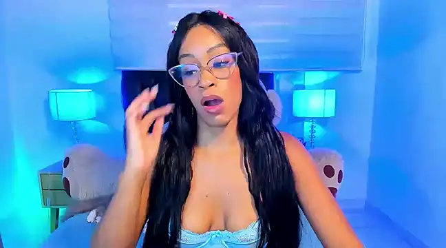 Snapshot of IsabelaRoss chatting on 03-18-25, 10:26 IsabelaRoss online show from 03-18-25, 10:26