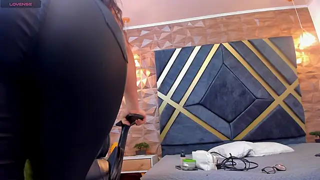 Snapshot of Alahia_Dangelo chatting on 02-12-25, 11:29 Alahia Dangelo online show from 02-12-25, 11:29