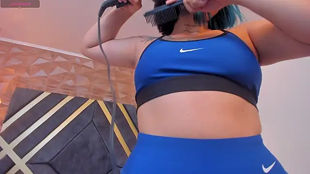 Snapshot of Alahia_Dangelo chatting on 02-21-25, 11:44 Alahia Dangelo online show from 02-21-25, 11:44