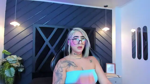 Snapshot of Alahia_Dangelo chatting on 09-11-25, 11:21 Alahia Dangelo online show from 09-11-25, 11:21