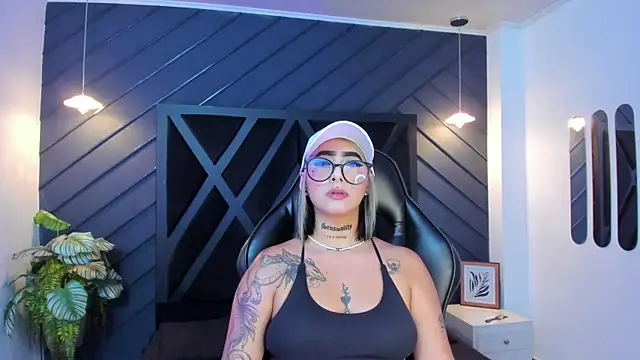 Snapshot of Alahia_Dangelo chatting on 09-16-25, 11:33 Alahia Dangelo online show from 09-16-25, 11:33