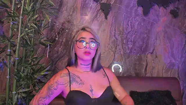 Snapshot of Alahia_Dangelo chatting on 10-16-25, 05:36 Alahia Dangelo online show from 10-16-25, 05:36