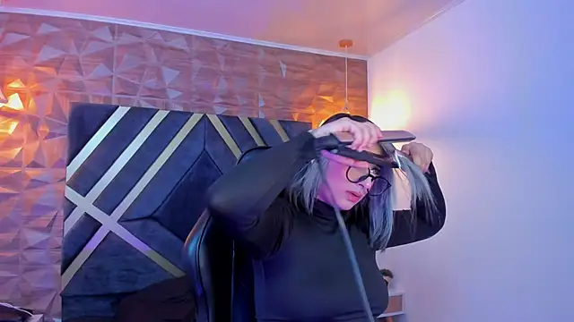 Snapshot of Alahia_Dangelo chatting on 10-18-25, 11:55 Alahia Dangelo online show from 10-18-25, 11:55