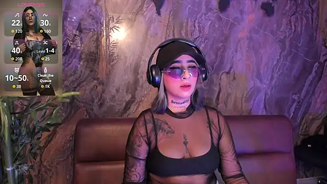 Snapshot of Alahia_Dangelo chatting on 10-27-25, 05:17 Alahia Dangelo online show from 10-27-25, 05:17