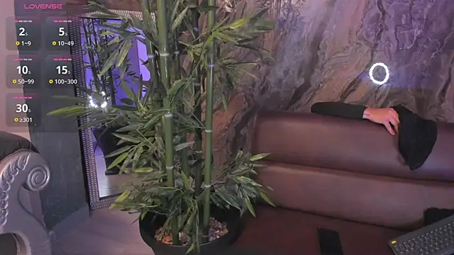 Snapshot of Alahia_Dangelo chatting on 11-04-25, 05:23 Alahia Dangelo online show from 11-04-25, 05:23