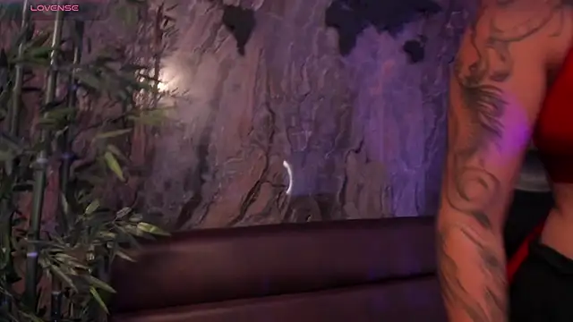 Snapshot of Alahia_Dangelo chatting on 11-14-25, 05:33 Alahia Dangelo online show from 11-14-25, 05:33