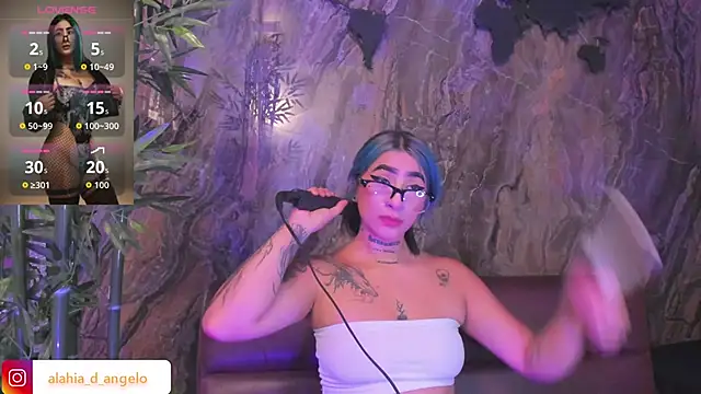 Snapshot of Alahia_Dangelo chatting on 01-10-26, 05:37 Alahia Dangelo online show from 01-10-26, 05:37