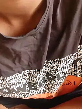 Snapshot of couple3_1_8 chatting on 11-26-25, 08:37 couple3 1 8 online show from 11-26-25, 08:37