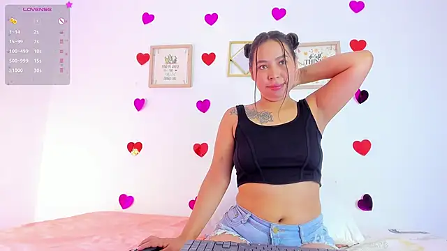 Snapshot of EmmaRogers chatting on 02-20-25, 12:47 EmmaRogers online show from 02-20-25, 12:47