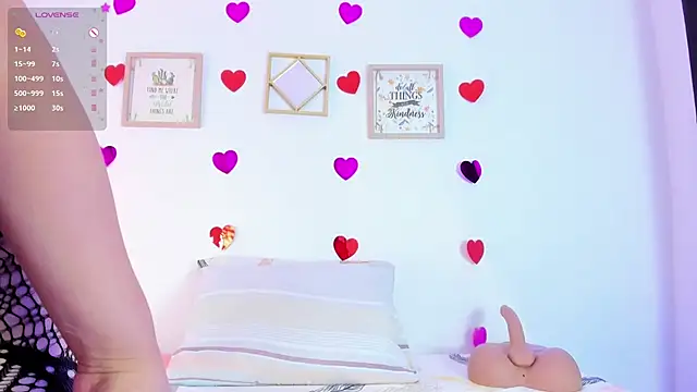 Snapshot of EmmaRogers chatting on 03-04-25, 01:06 EmmaRogers online show from 03-04-25, 01:06