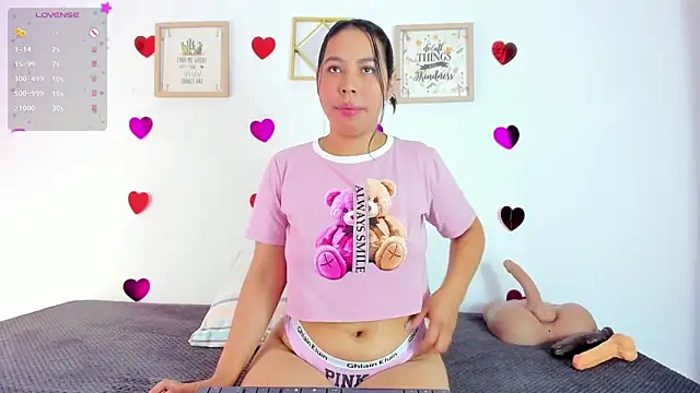 Snapshot of EmmaRogers chatting on 03-15-25, 12:45 EmmaRogers online show from 03-15-25, 12:45