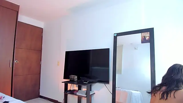 Aleja arango1 online show from 05-01-26, 03:49