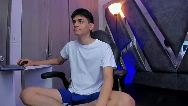 Yef Thin online show from 10-31-25, 03:40