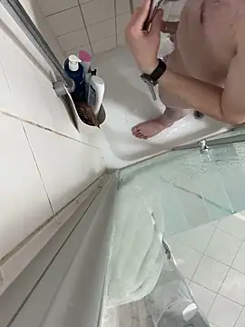 Snapshot of kareem0010 chatting on 02-11-25, 07:05 kareem0010 online show from 02-11-25, 07:05