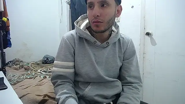 Snapshot of esjrobles chatting on 09-22-25, 12:40 esjrobles online show from 09-22-25, 12:40
