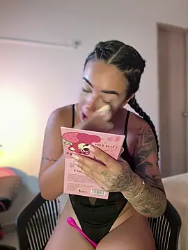 Pink Jazmin online show from 05-05-26, 01:35