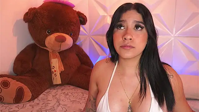 Snapshot of LeagueOfLovers chatting on 03-15-25, 10:22 LeagueOfLovers online show from 03-15-25, 10:22