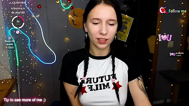 KarolinaBlacks online show from 10-19-25, 05:52